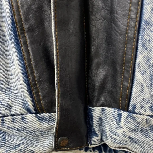 🌟Host Pick🌟EUC Denim/Leather Jacket (heavily lined) - Picture 5 of 8